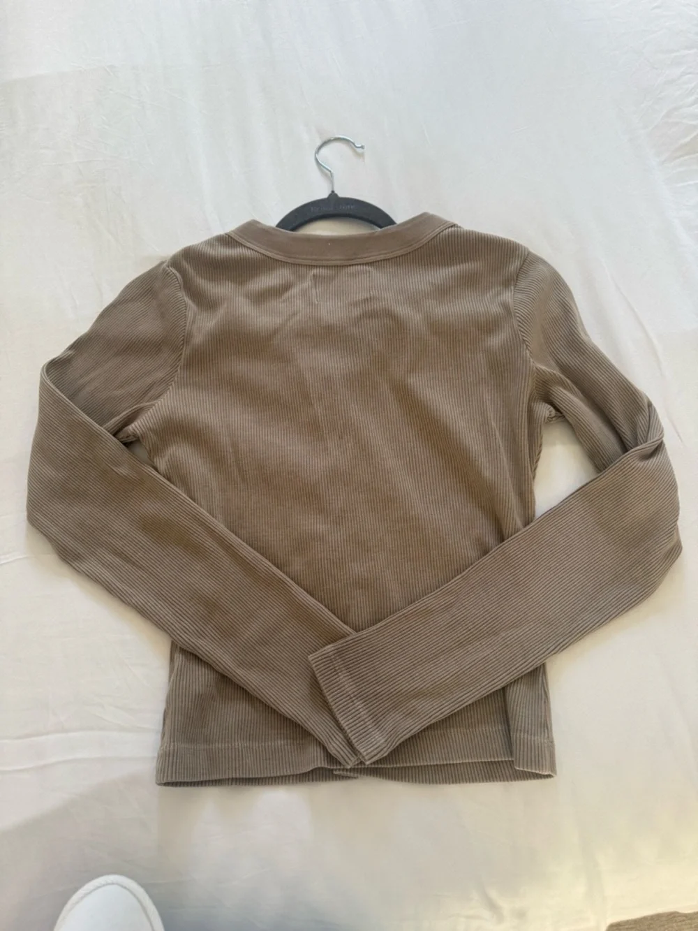 Citizens of Humanity Ribbed Henley Long Sleeve Top in Taupe - Picture 4 of 4